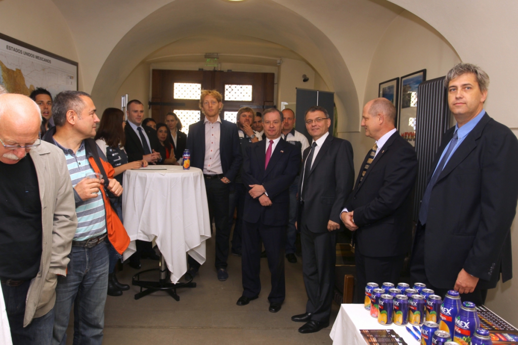 Tým pro Carreru se rozloučil tiskovkou na mexickém velvyslanectví